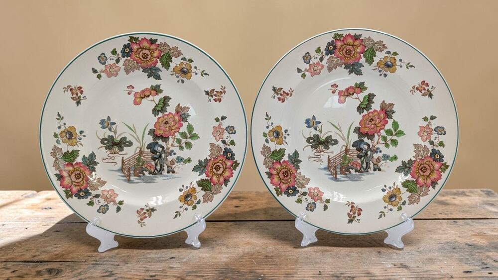 Wedgwood Eastern Flowers Dinner Plates Set of 2 Etruria Barlaston England 10 3/8